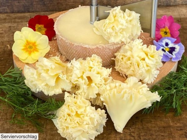 Tete de Moines als Käse-Rosen gedreht